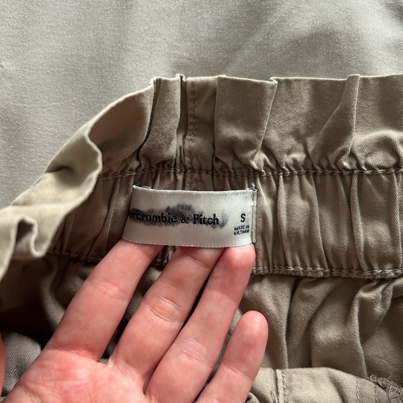 Abercrombie Paper Bag Shorts - Picture 6 of 10